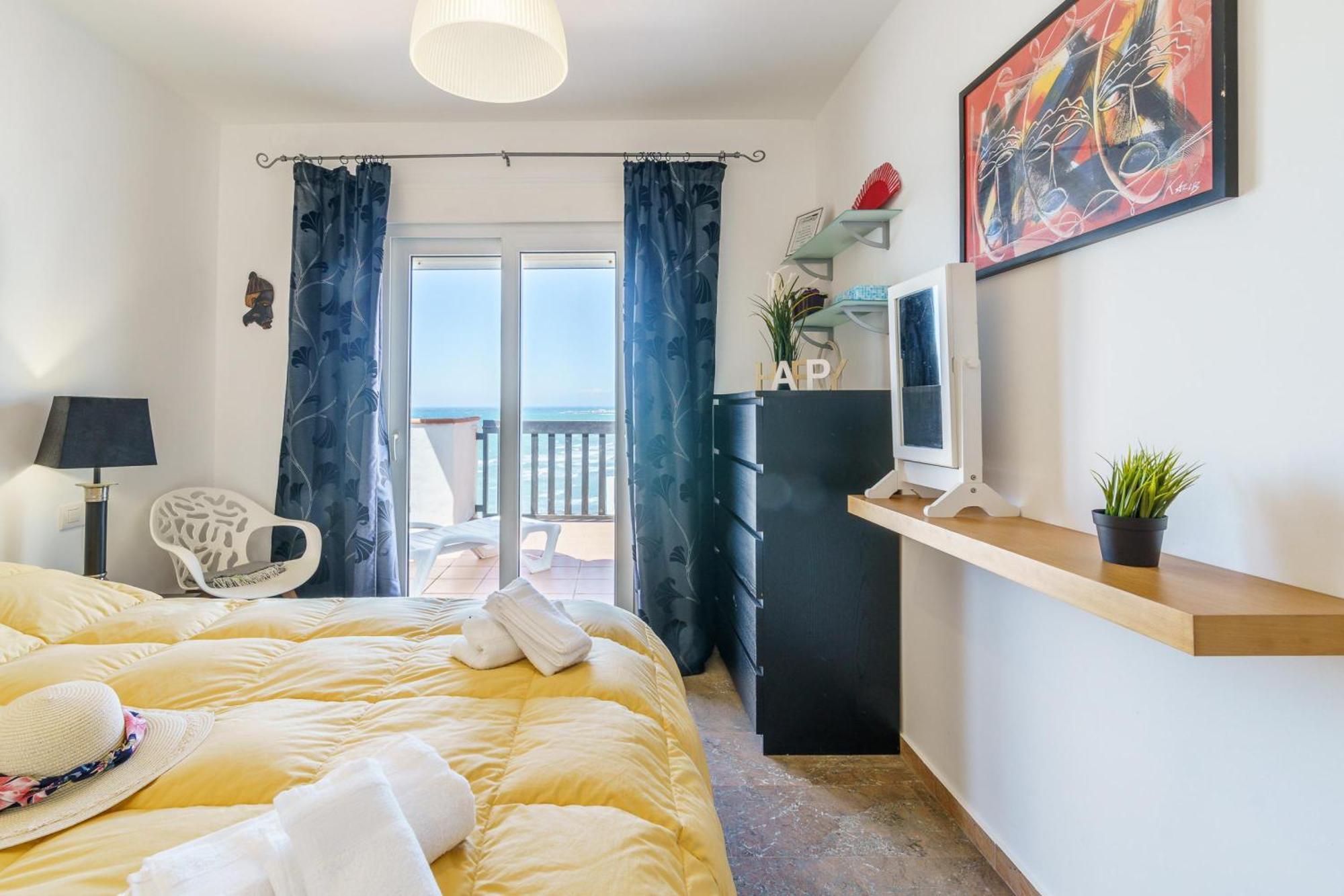 Puerta Del Mar Penthouse Beachfront - Happy Ferienhaus Sitio de Calahonda
