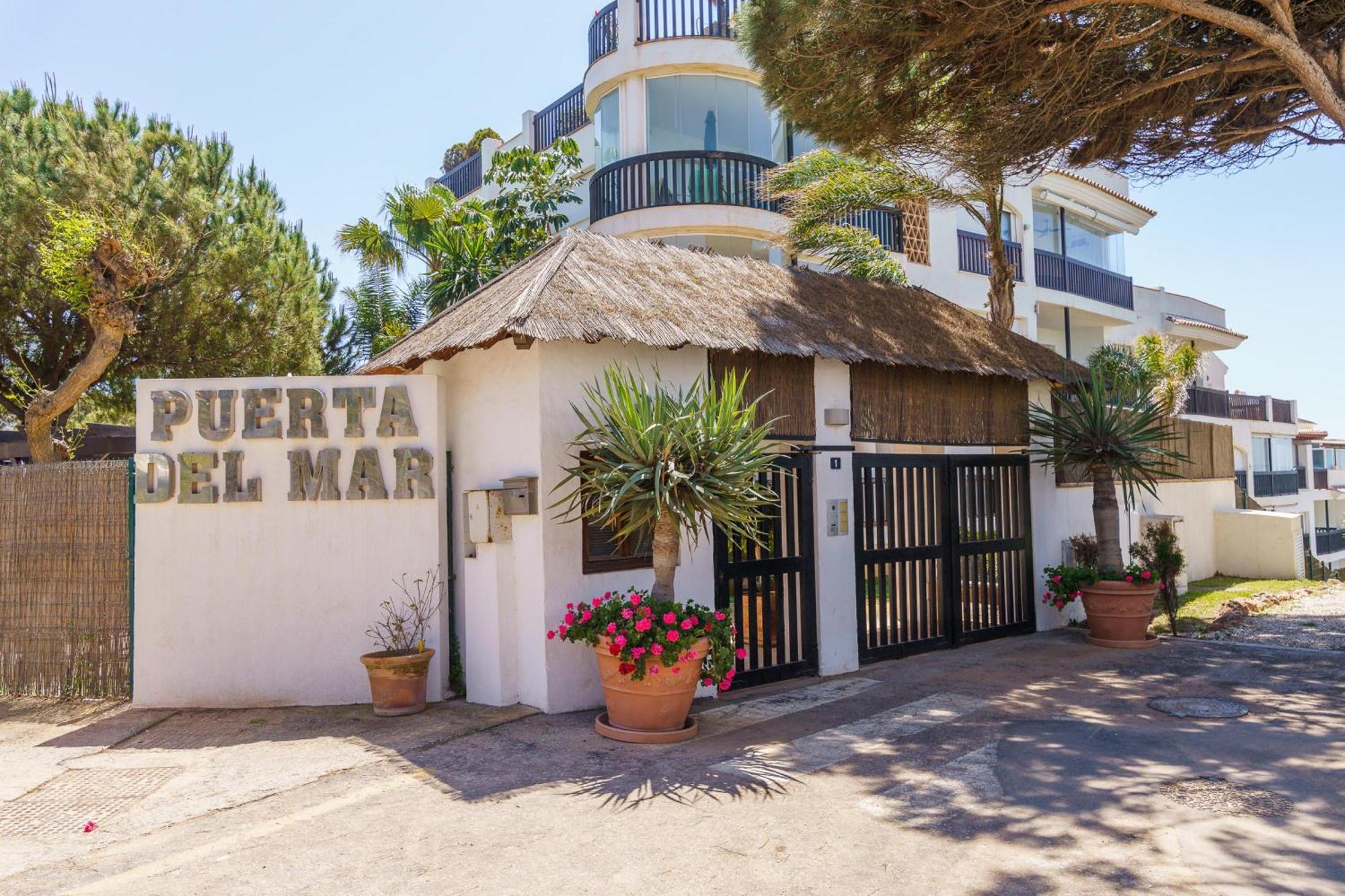 Puerta Del Mar Penthouse Beachfront - Happy Sitio de Calahonda