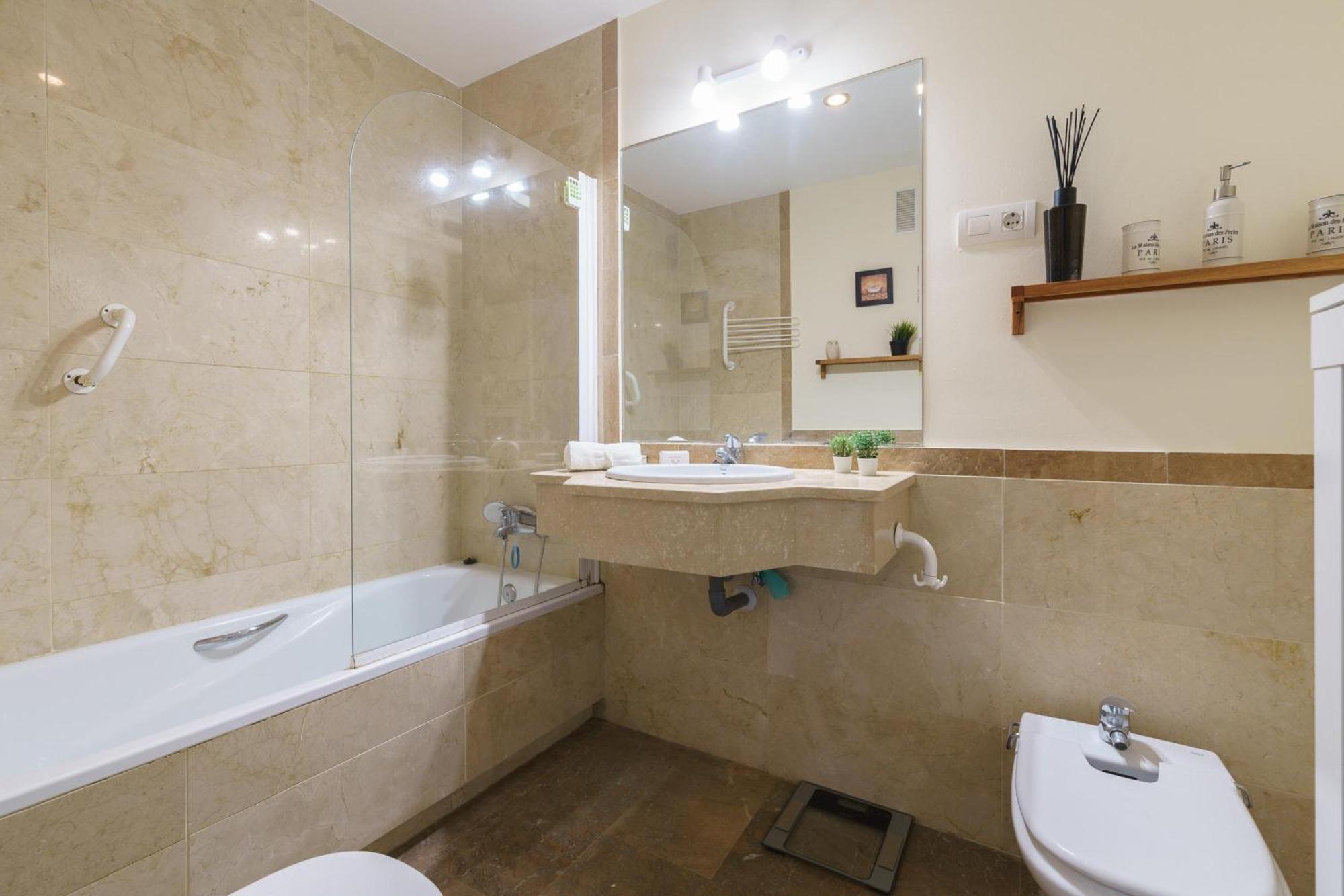 Puerta Del Mar Penthouse Beachfront - Happy Holiday home Sitio de Calahonda