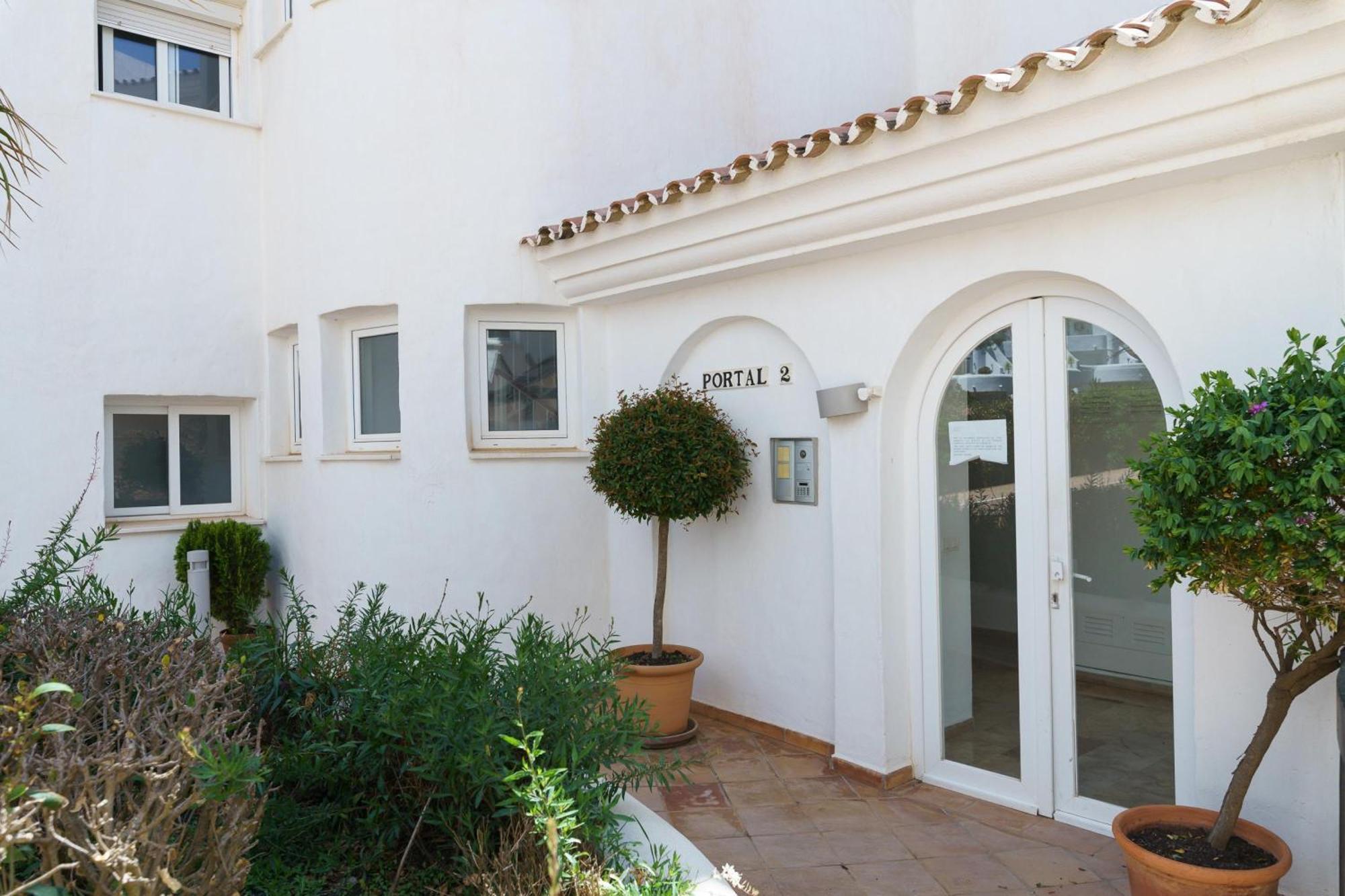 Puerta Del Mar Penthouse Beachfront - Happy Sitio de Calahonda