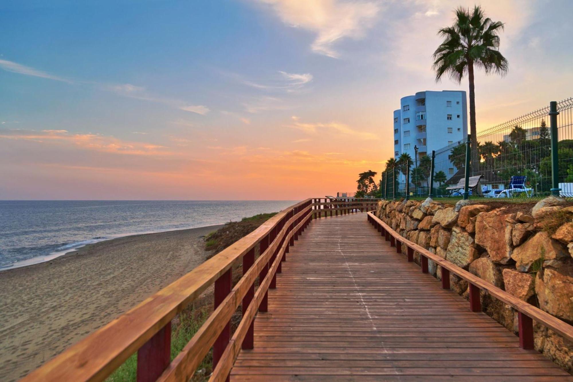 Puerta Del Mar Penthouse Beachfront - Happy * Sitio de Calahonda
